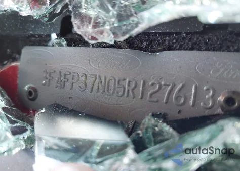 2005 Ford Focus Zx5 z USA, uszkodzony, nr VIN 3FAFP37N05R127613